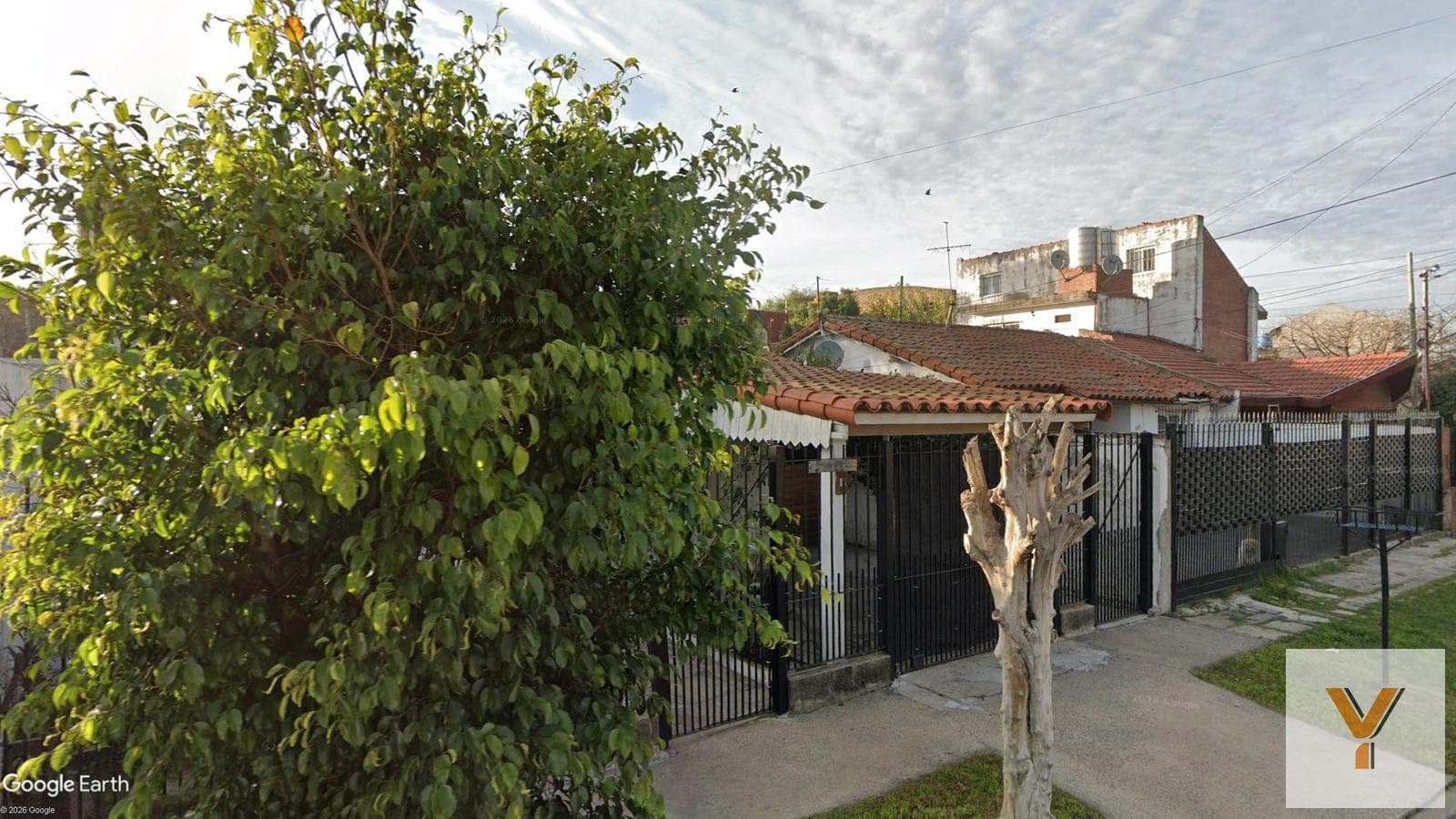 House for Sale - 4 Bedrooms, 2 Bathrooms - Valentín Alsina