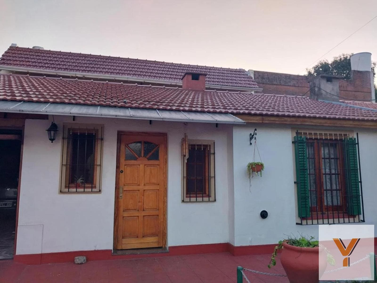 House for Sale - 4 Bedrooms, 2 Bathrooms - Valentín Alsina