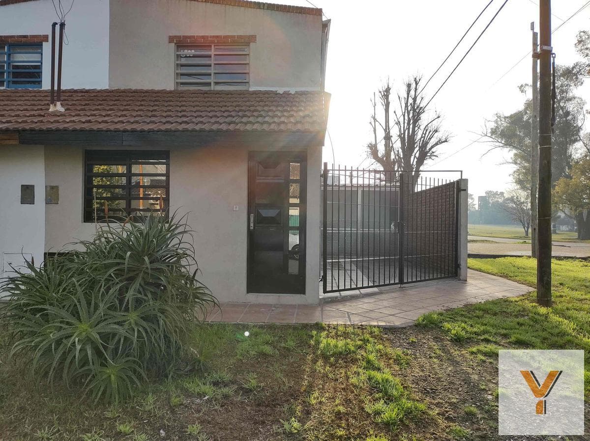Duplex for sale - 2 bedrooms, 1 bathroom, 1 parking space - 70 m² - La Plata