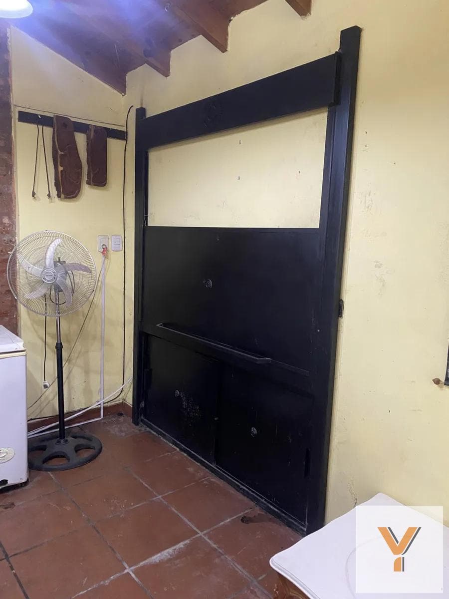 House for Sale - 6 Bedrooms, 4 Bathrooms - Lomas de Zamora
