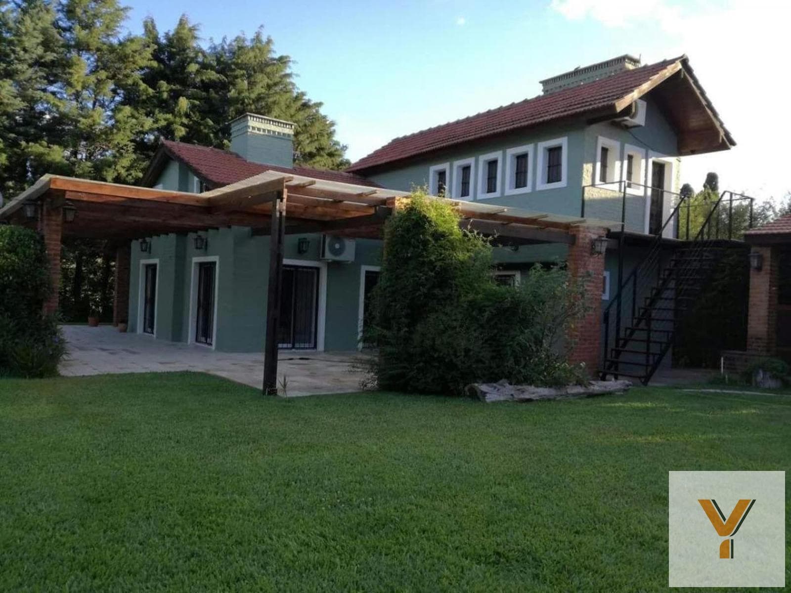 House for Sale - 2 Bedrooms, 3 Bathrooms - Exaltación de la Cruz