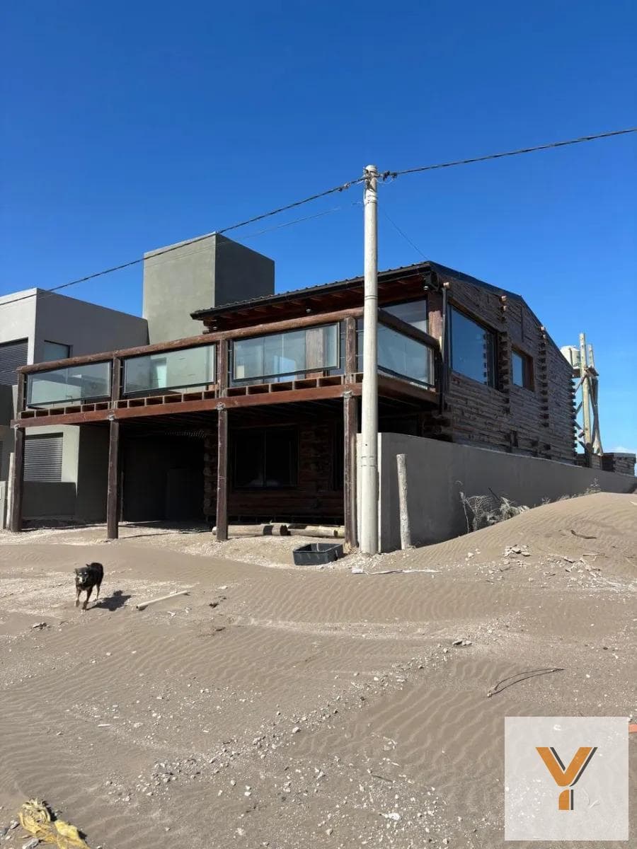 House for Sale - 5 Bedrooms, 3 Bathrooms - Claromecó