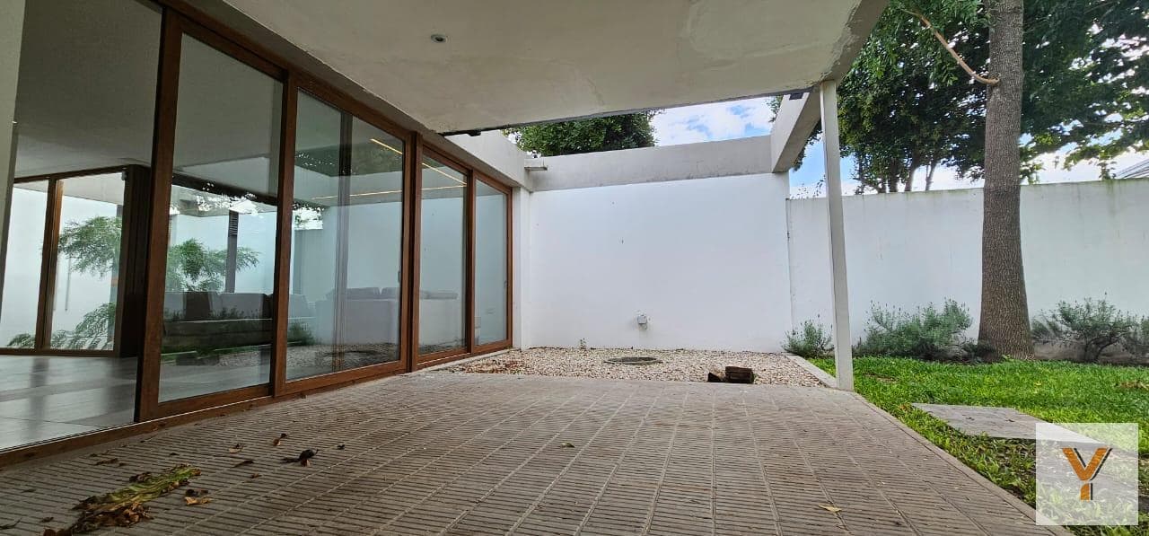 House for Sale - 3 Bedrooms, 3 Bathrooms - City Bell