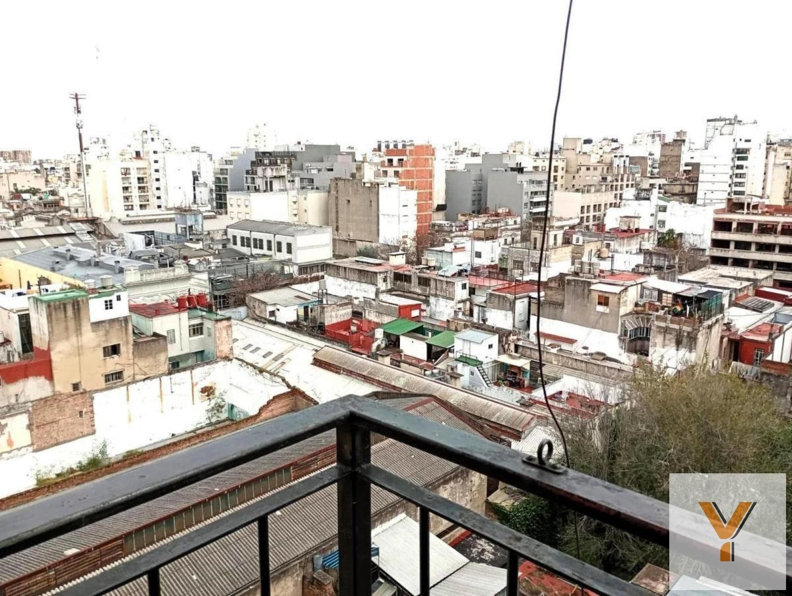 Apartment for Sale - 3 Bedrooms, 2 Bathrooms - Monserrat