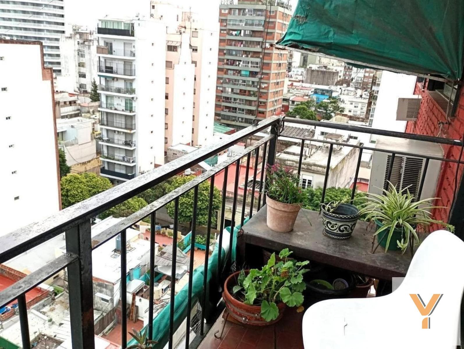 Apartment for Sale - 3 Bedrooms, 2 Bathrooms - Monserrat