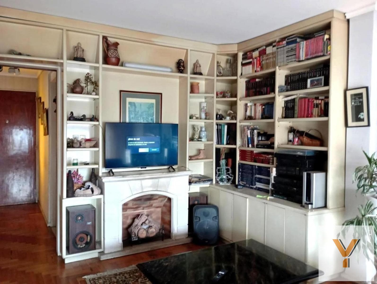 Apartment for Sale - 3 Bedrooms, 2 Bathrooms - Monserrat