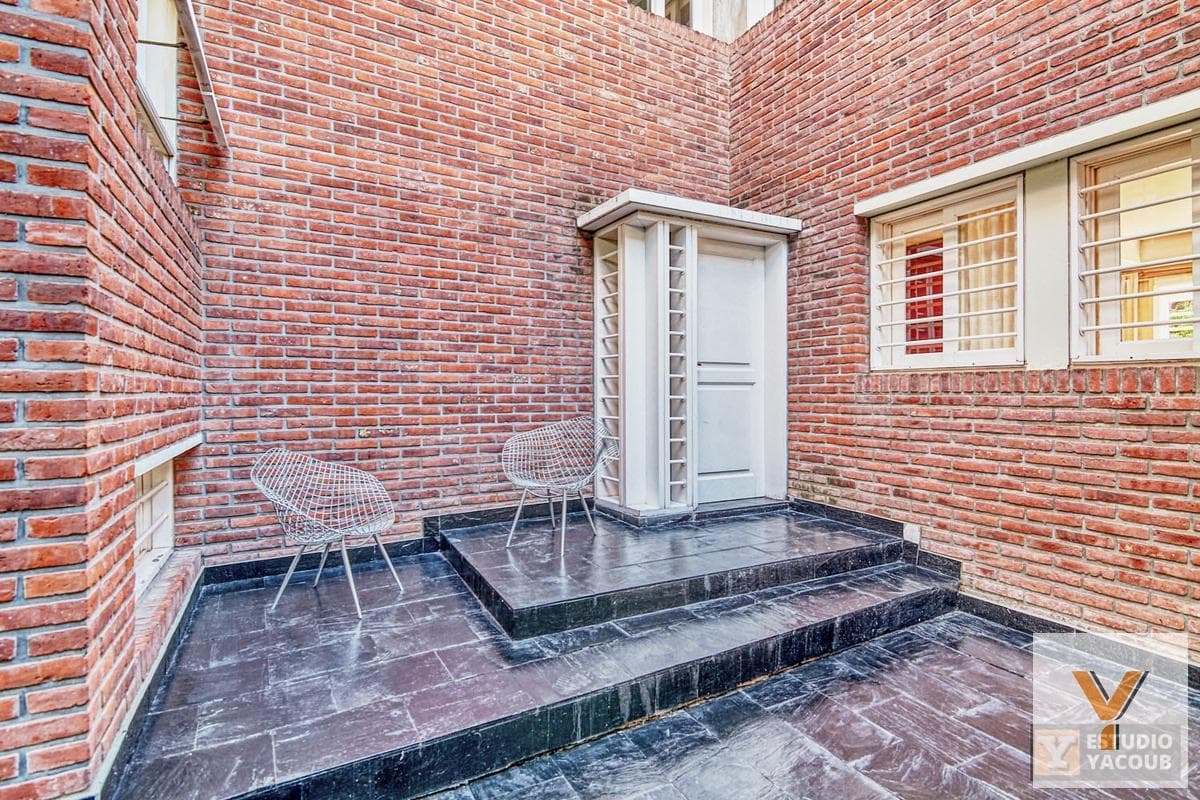 House for sale - 4 bedrooms, 4 bathrooms - 350 m² - Parking spaces - La Plata