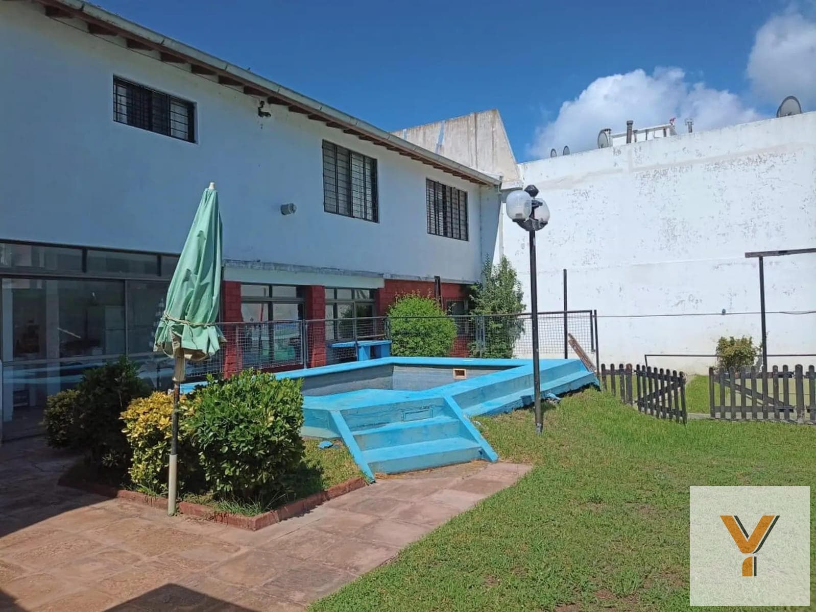 House for Sale - 4 Bedrooms, 6 Bathrooms - San Clemente del Tuyú
