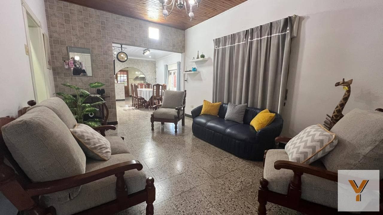 House for Sale - 3 Bedrooms, 2 Bathrooms - 330 m² - Mercedes