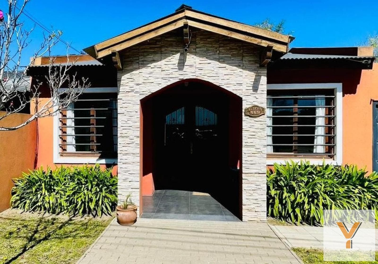 House for Sale - 2 Bedrooms, 2 Bathrooms - Alberti
