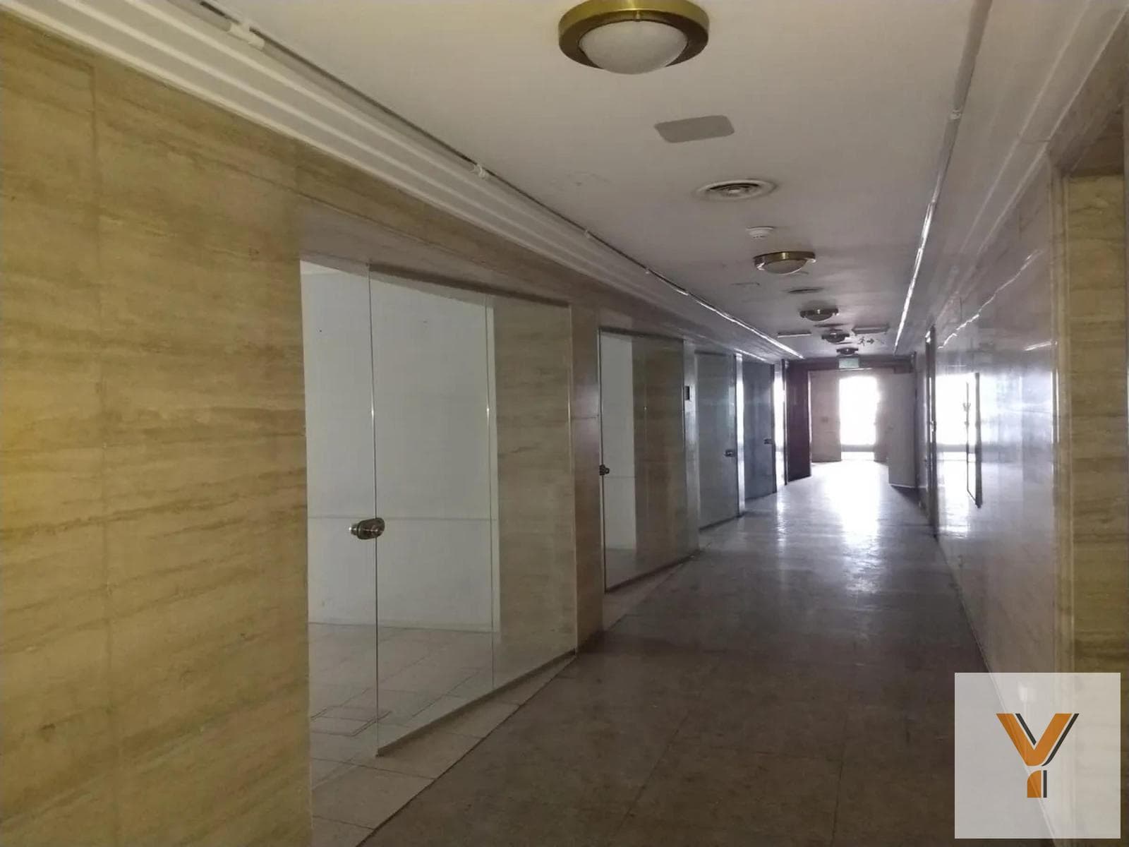 Commercial Office for Rent - 22 Offices, 6 Bathrooms - San Nicolás