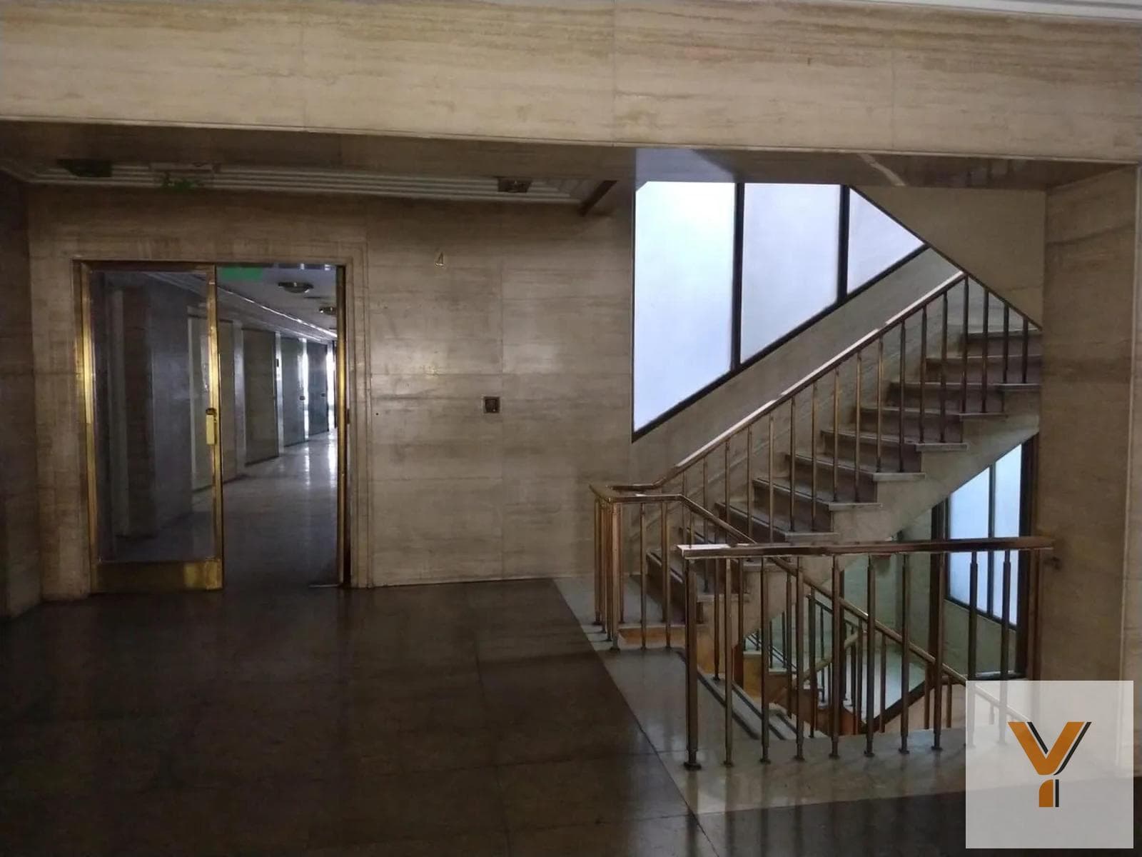 Commercial Office for Rent - 22 Offices, 6 Bathrooms - San Nicolás