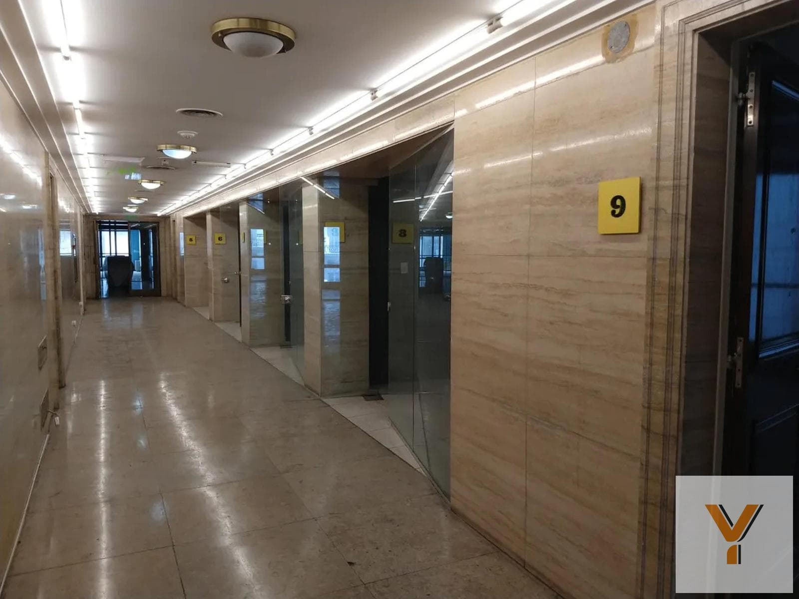 Commercial Office for Rent - 22 Offices, 6 Bathrooms - San Nicolás