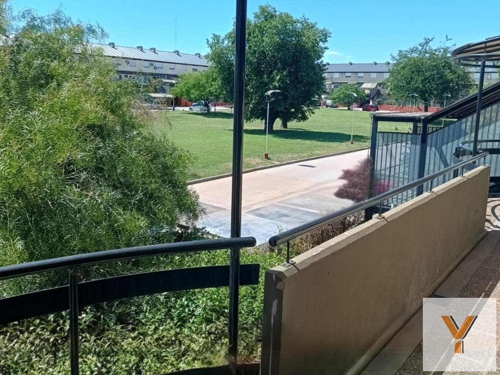 Duplex for Sale - 2 Bedrooms, 1 Bathroom - Paso del Rey