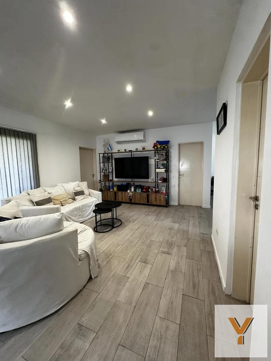 House for Sale - 4 Bedrooms, 2 Bathrooms - Pilar