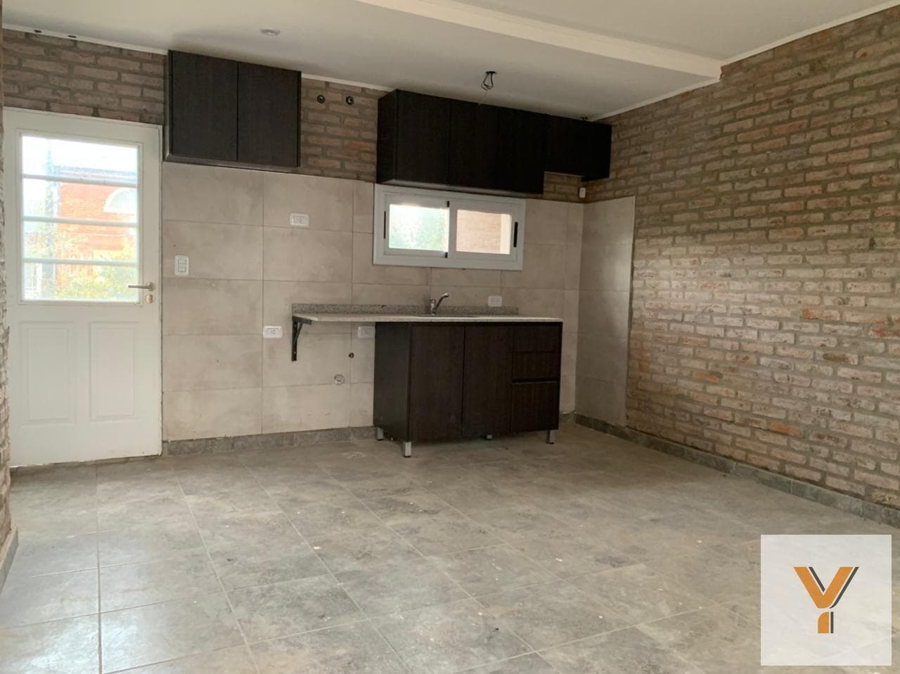 Apartment for Sale - 1 Bedroom, 1 Bathroom - 42 m² - Mercedes