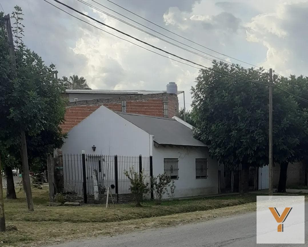 House for Sale - 3 Bedrooms, 2 Bathrooms - Lima