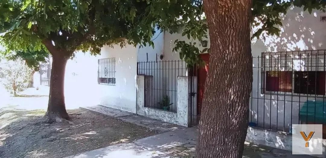 House for Sale - 3 Bedrooms, 2 Bathrooms - Lima