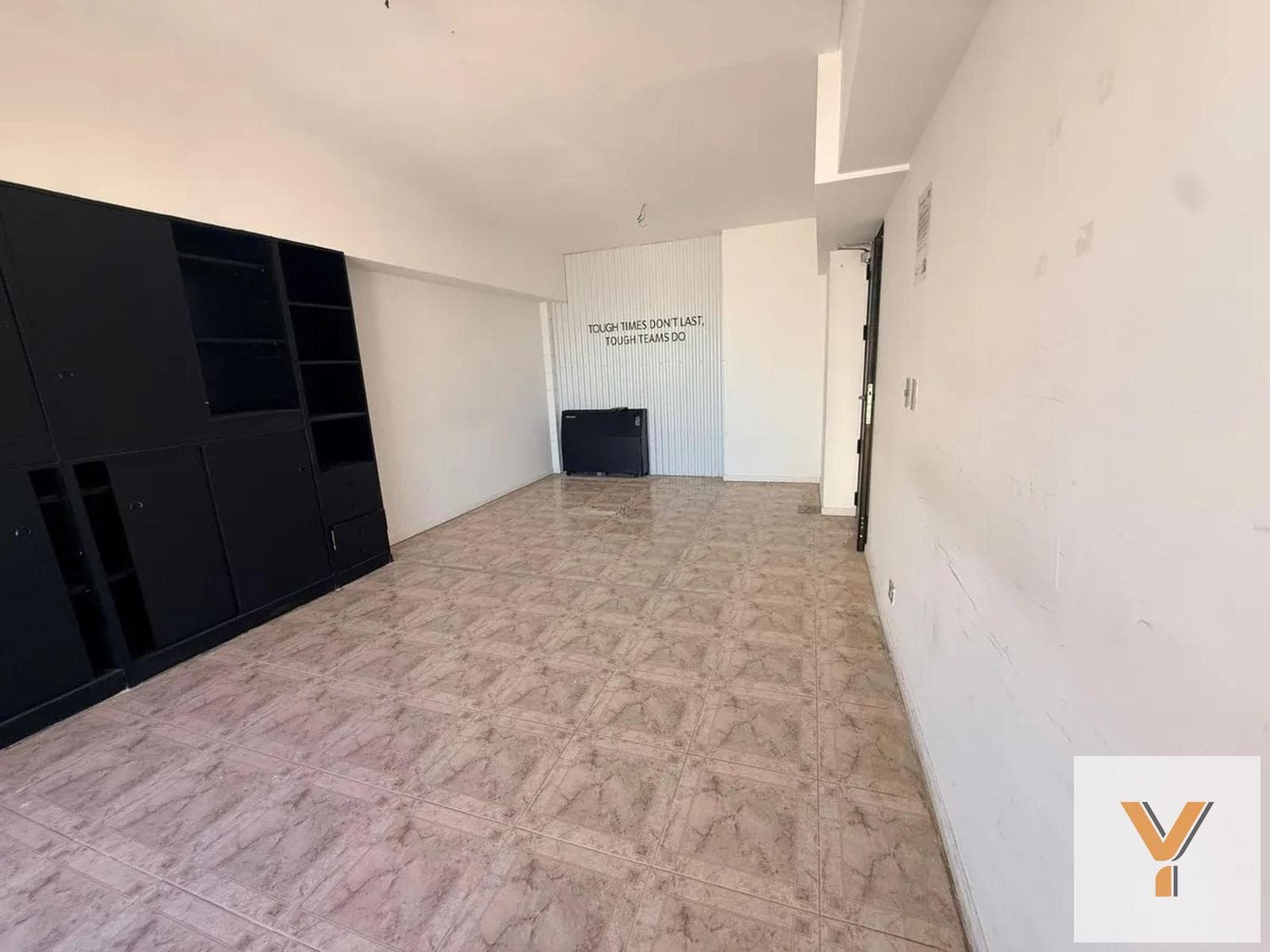 Office for Sale - 8 Offices, 4 Bathrooms - Balvanera
