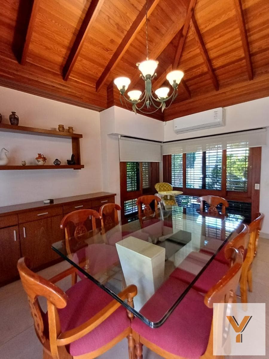 House for Sale - 4 Bedrooms, 4 Bathrooms - 546 m² - Quilmes