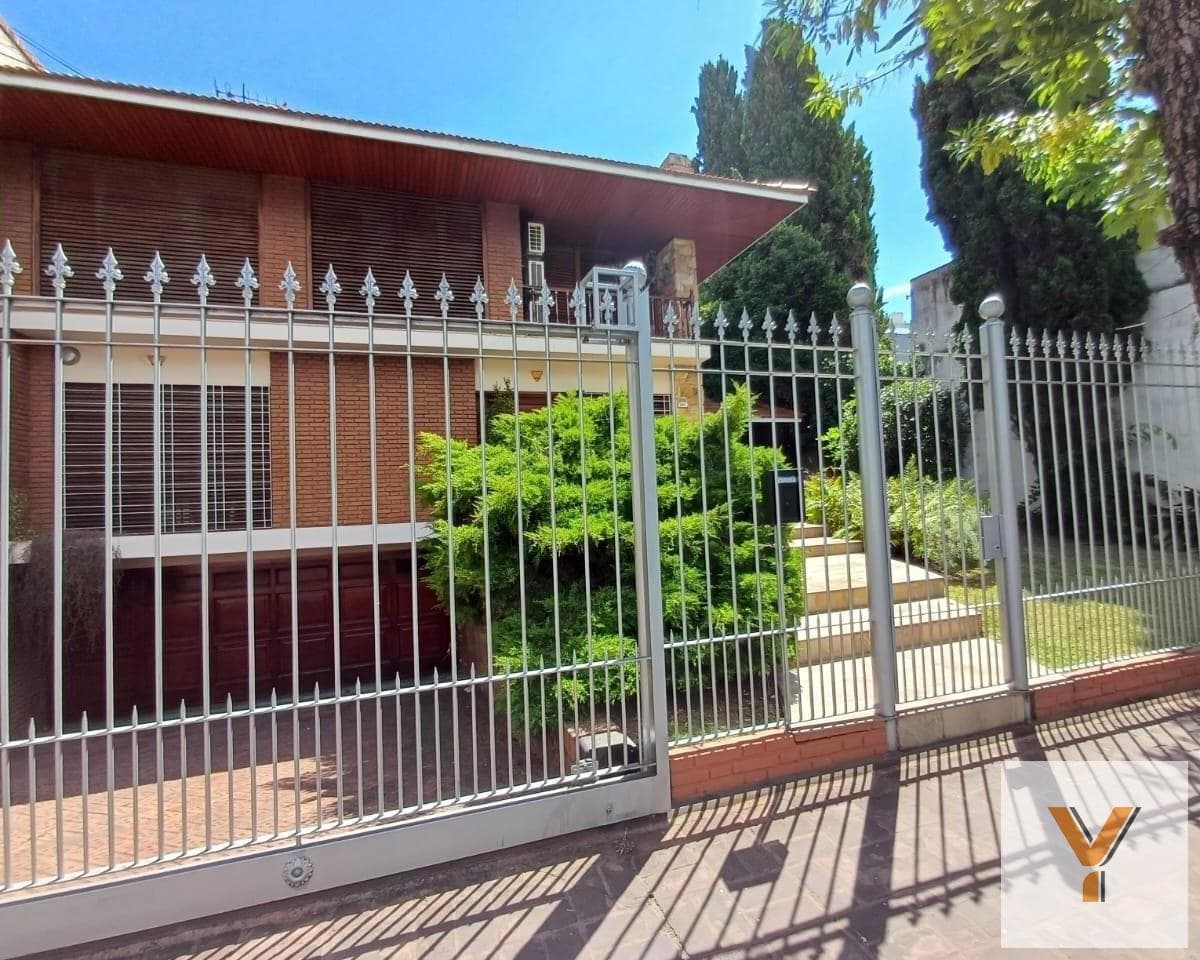 House for Sale - 4 Bedrooms, 4 Bathrooms - 546 m² - Quilmes