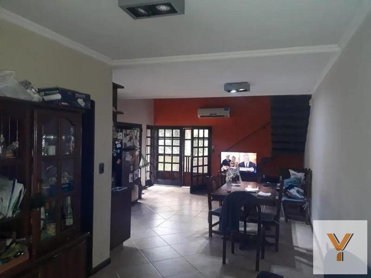 House for Sale - 3 Bedrooms, 2 Bathrooms - 360 m² - Quilmes