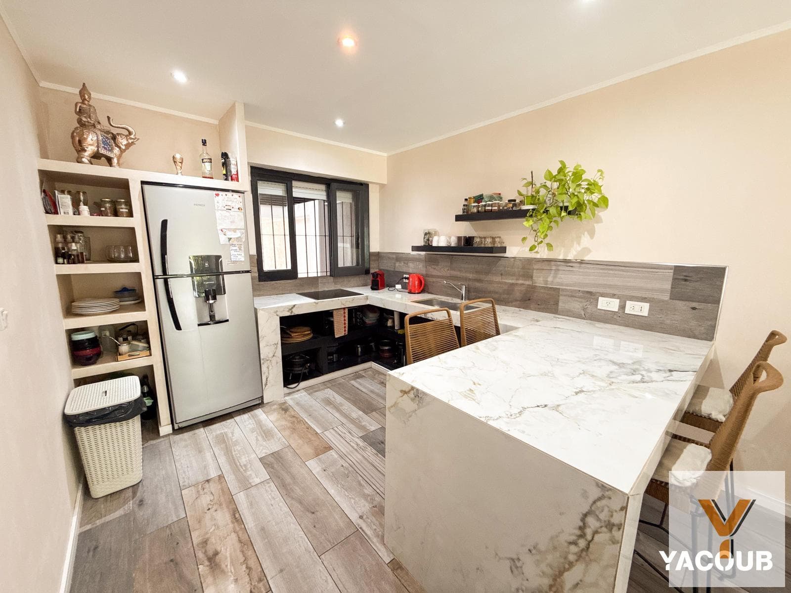 Condo for Sale - 3 Bedrooms, 4 Bathrooms - La Plata