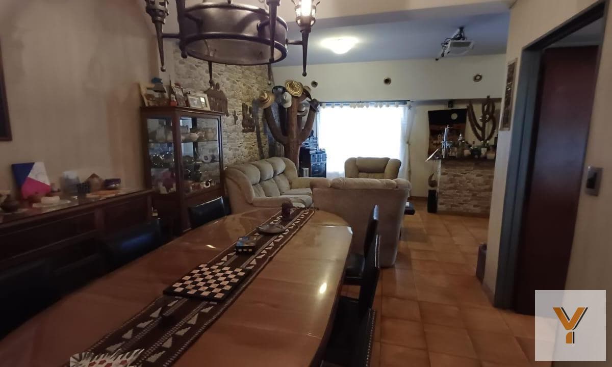 House for sale - 4 bedrooms, 3 bathrooms - 221 square meters - Quilmes