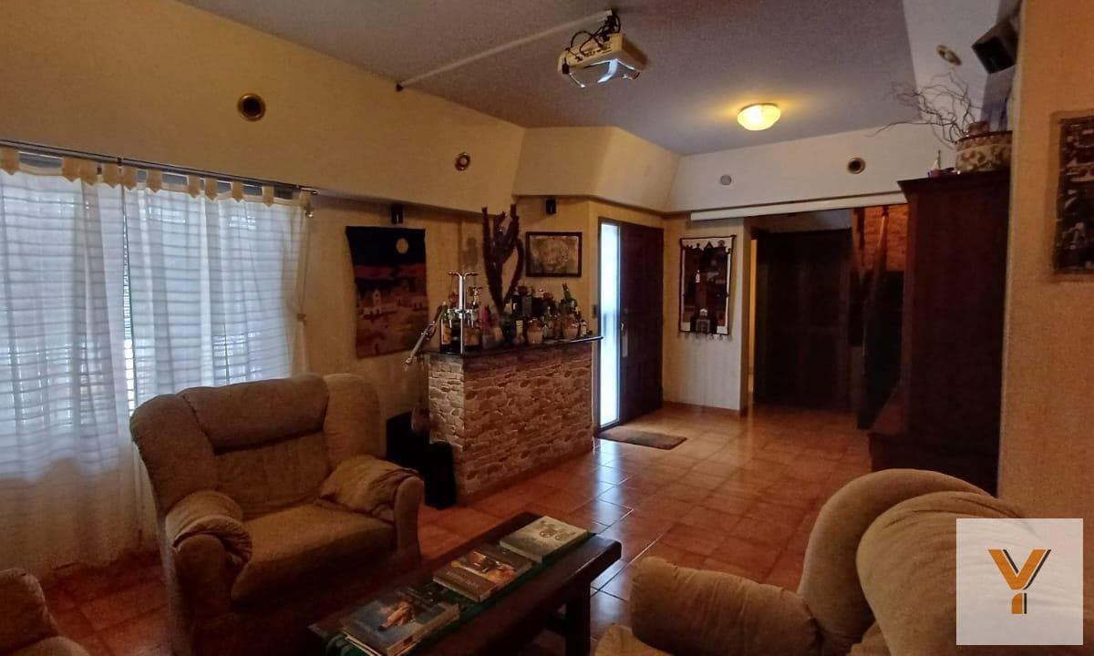 House for sale - 4 bedrooms, 3 bathrooms - 221 square meters - Quilmes