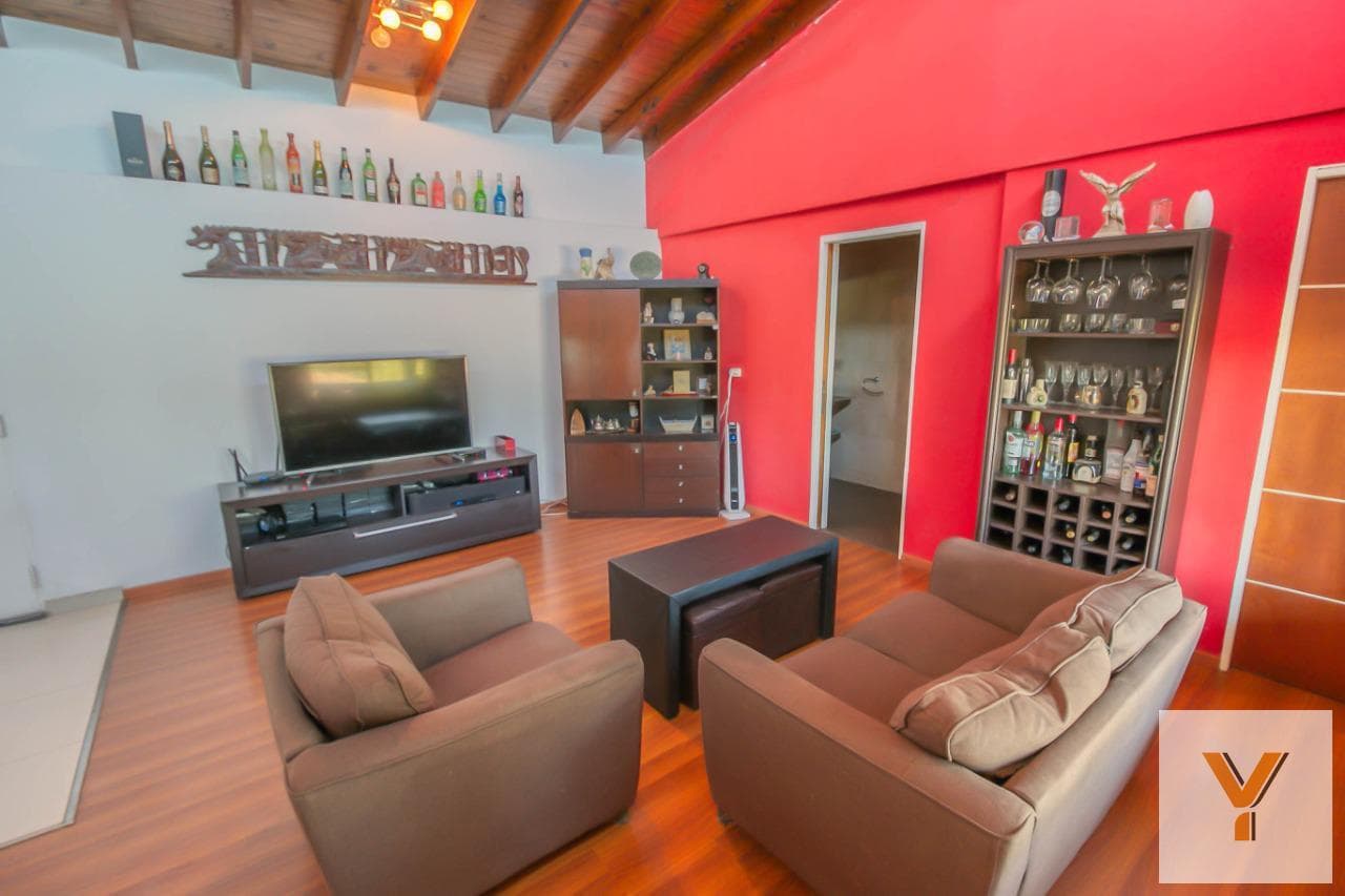 House for sale - 3 bedrooms, 3 bathrooms - 2 parking spaces - 250 m² - City Bell, La Plata