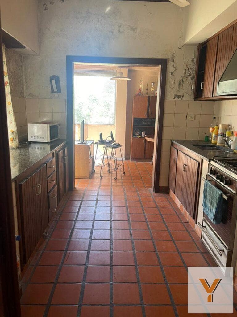House for Sale - 3 Bedrooms, 2 Bathrooms - 556 m² - Tandil