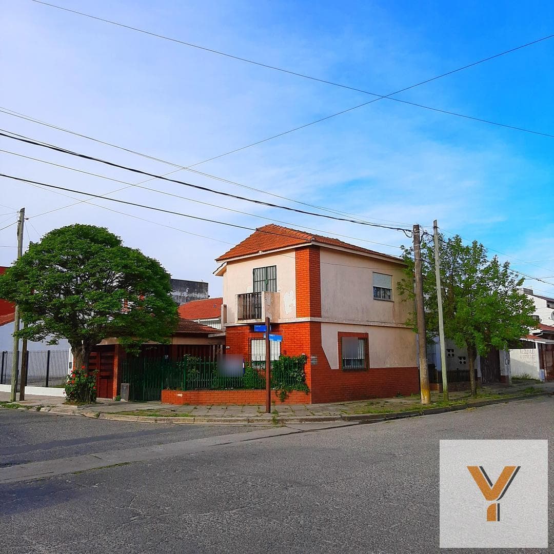 House for Sale - 3 Bedrooms, 2 Bathrooms - 130 m² - Santa Teresita