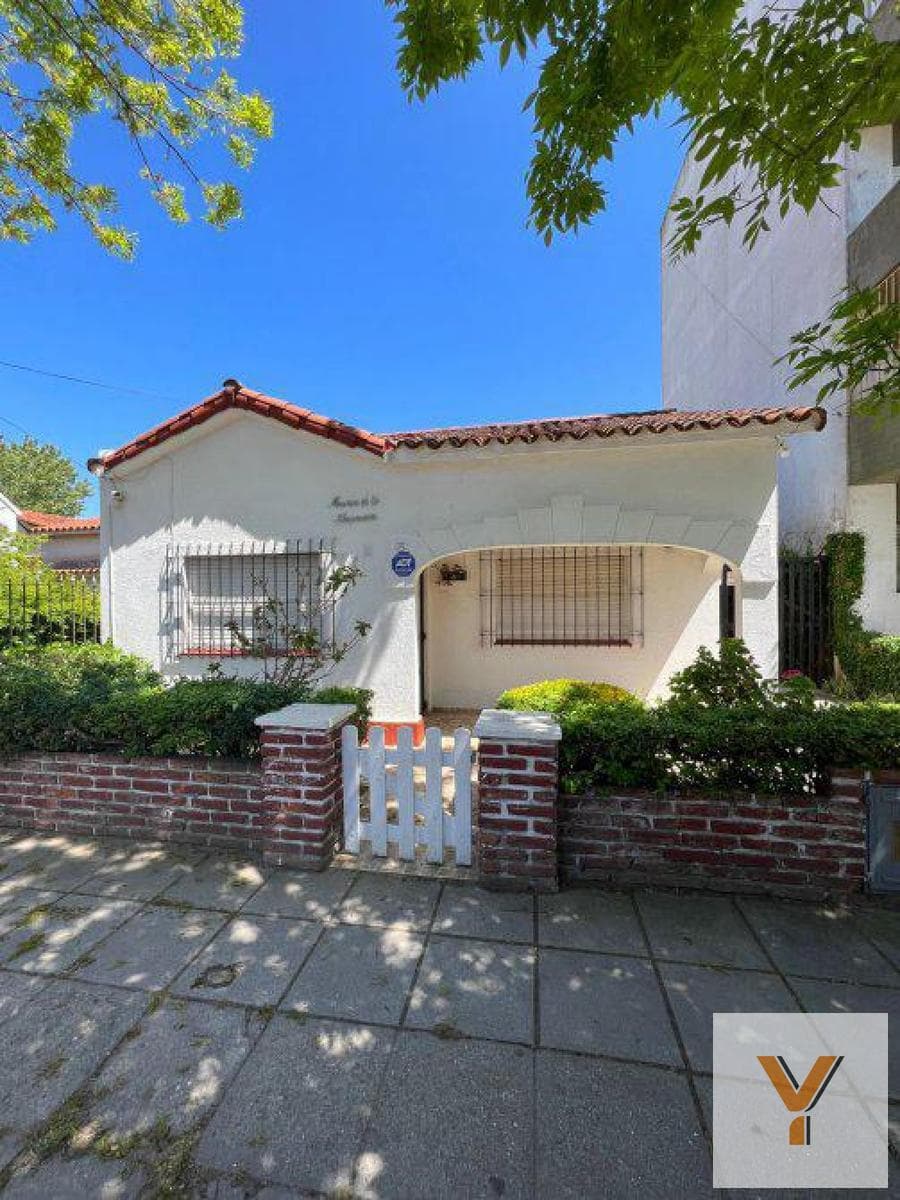 Short-Term Rental House - 2 Bedrooms, 1 Bathroom - Mar de Ajó