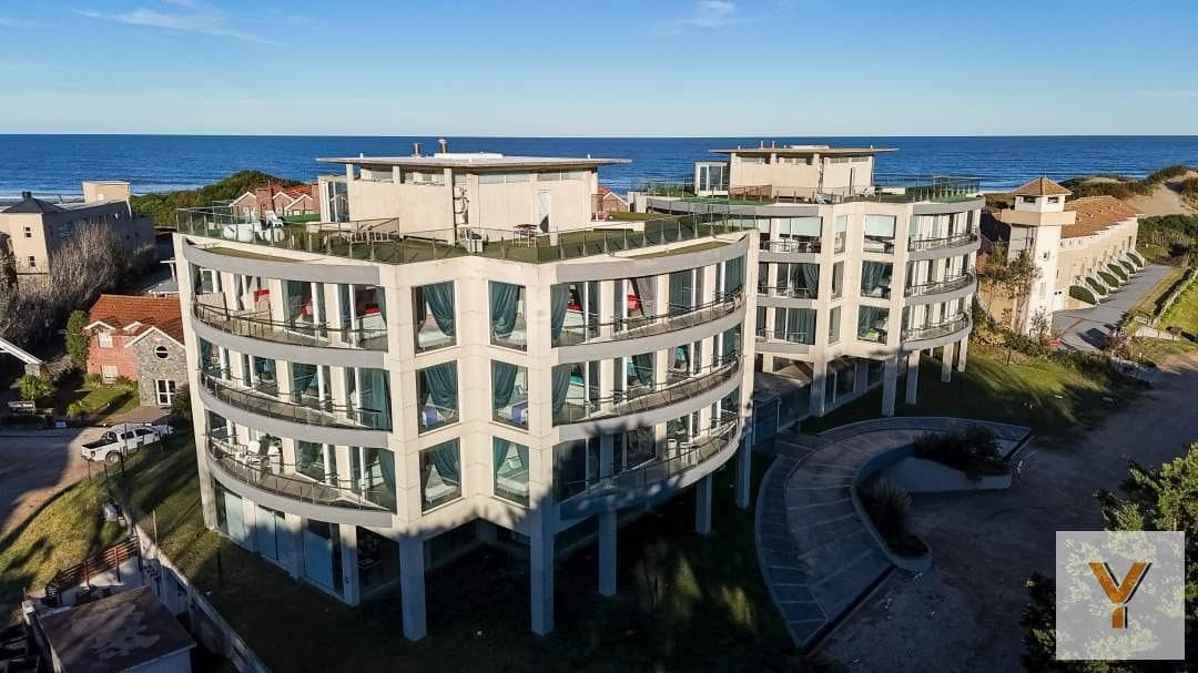 Apartment for Sale - 2 Bedrooms, 1 Bathroom - 200 m² - Carilo