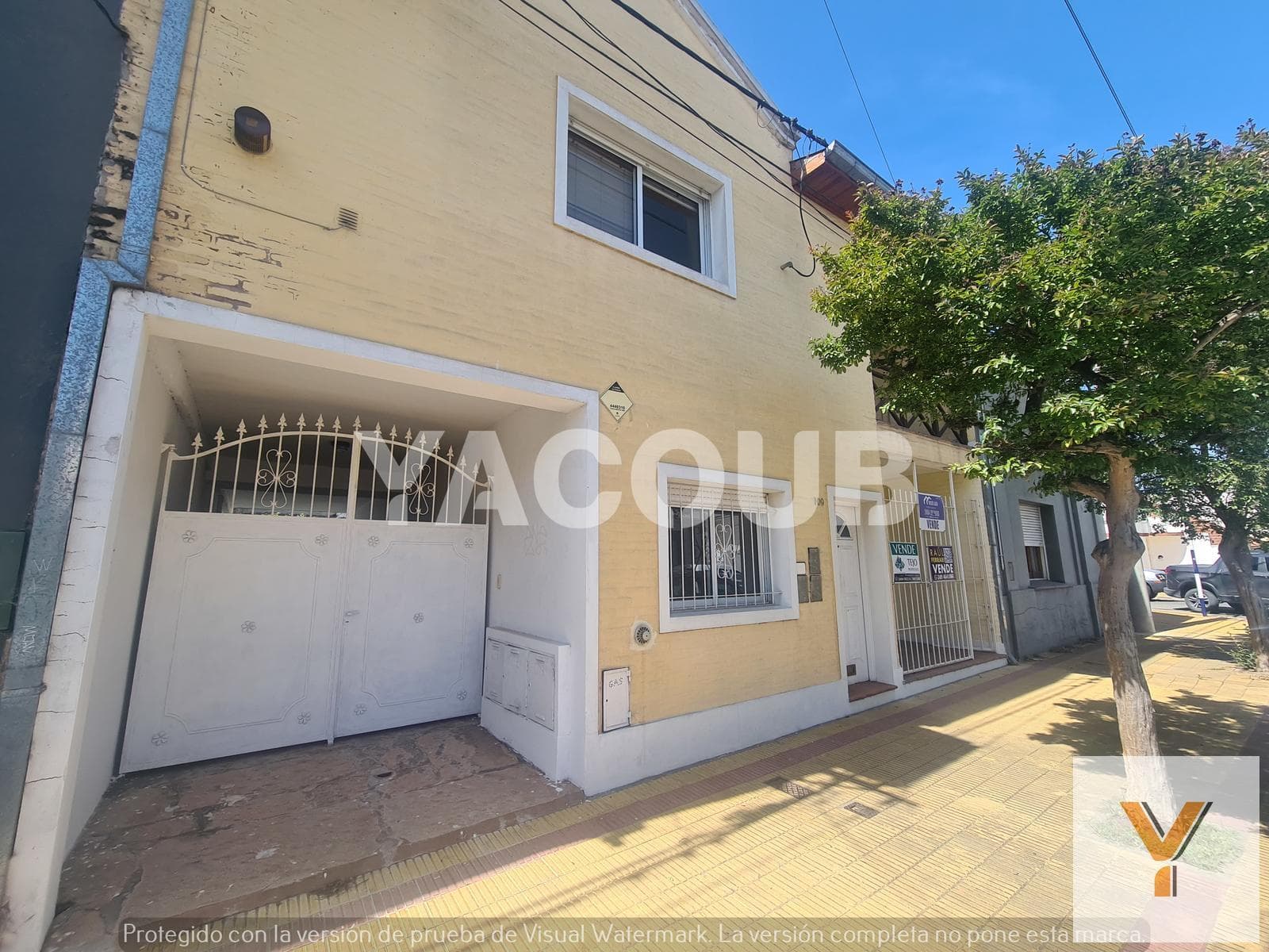 Oportunidad depto. de 2 Dormitorios con jardin y cochera común, 2 Baños - 81 M2 cub. - Tandil centro