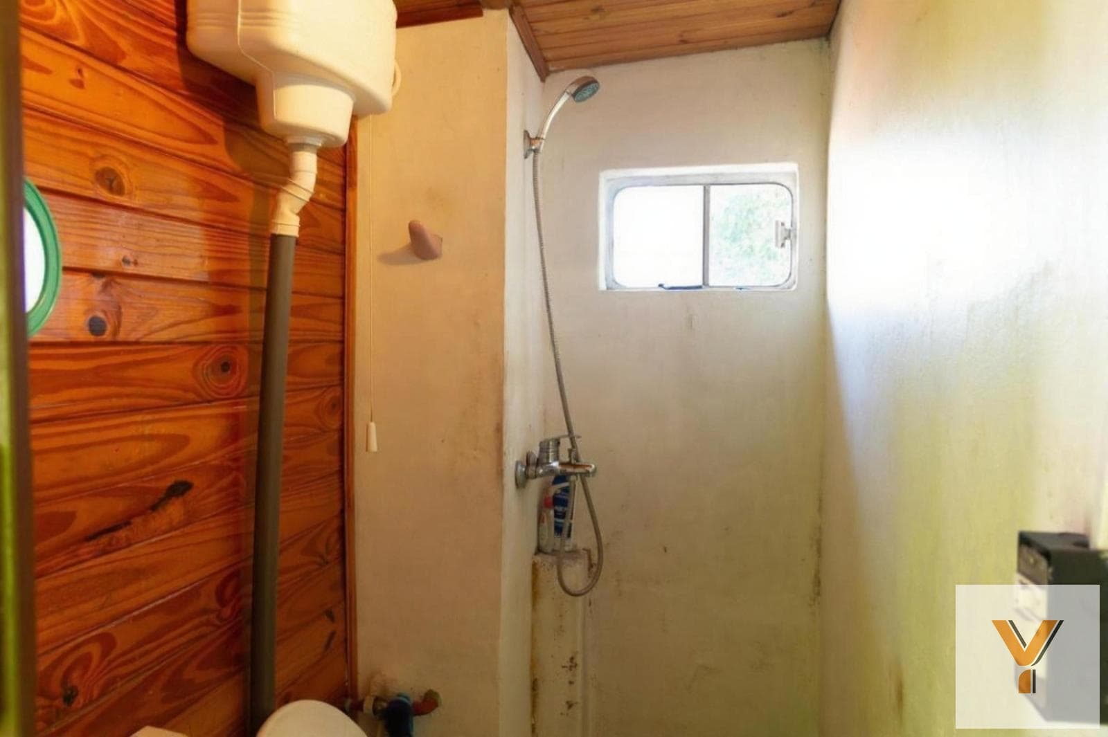 Multifamily Home for Sale - 2 Bedrooms, 1 Bathroom - Caseros