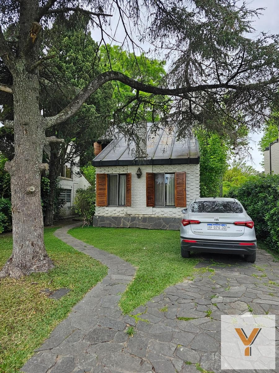 House for short-term rent - 3 bedrooms, 2 bathrooms - Ingeniero Maschwitz