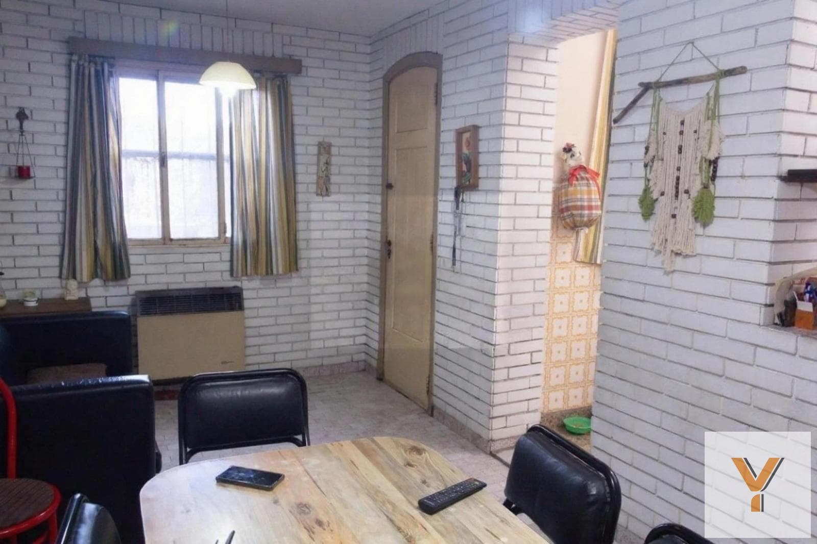 Multi-Family Home for Sale - 3 Bedrooms, 1 Bathroom - Ciudadela