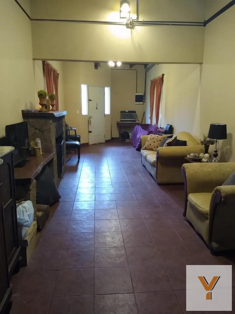 House for Sale - 2 Bedrooms, 1 Bathroom - Parking Spaces - 1,900 m² - Cañuelas