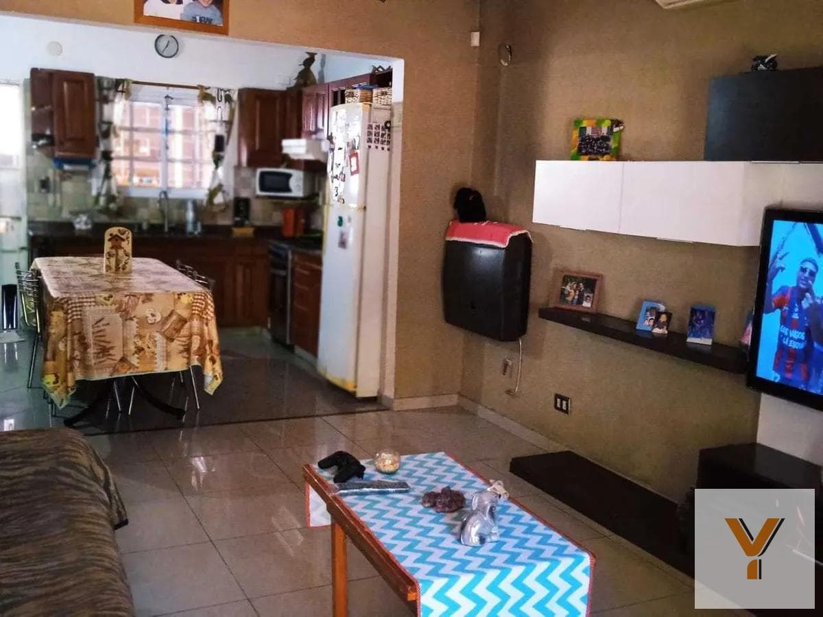 House for sale - 2 bedrooms, 1 bathroom - 90 m² - Berazategui