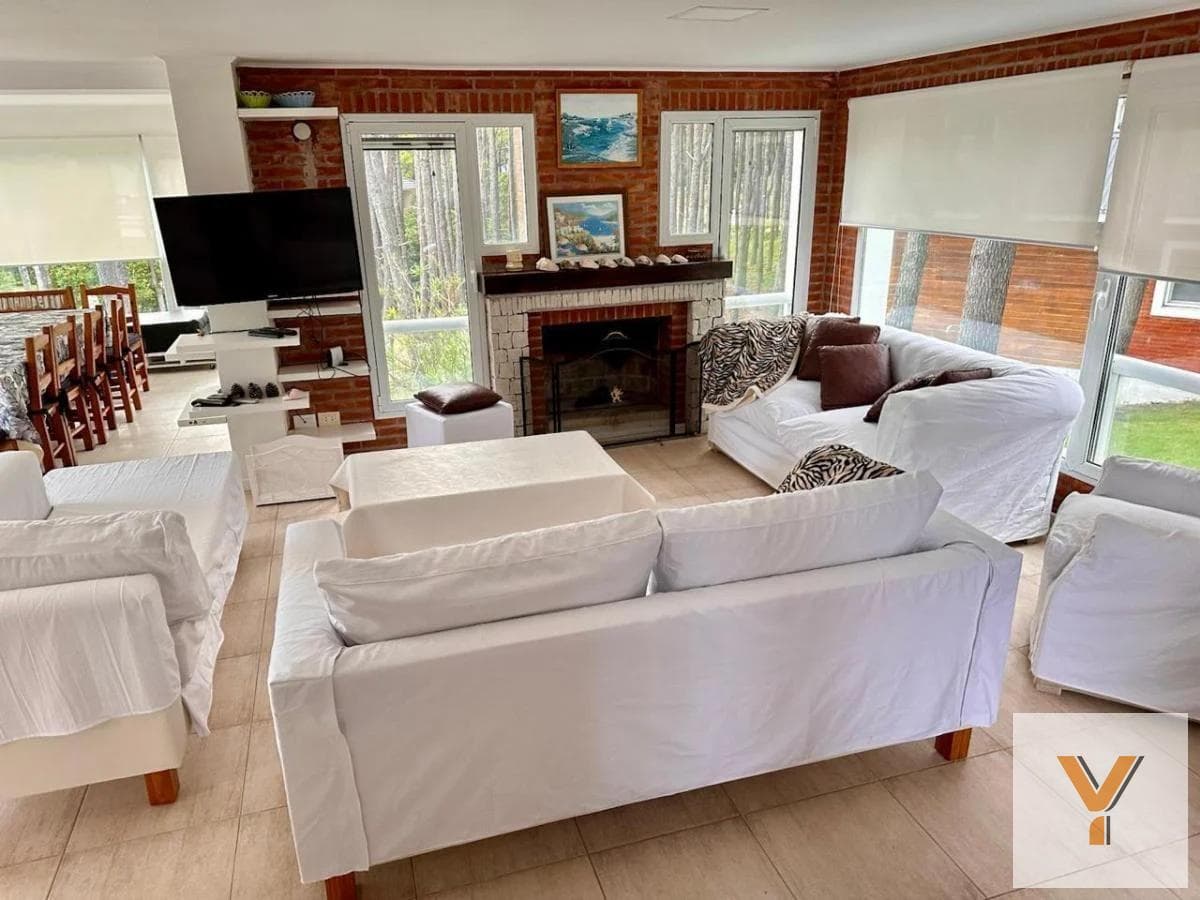 House for Sale - 5 Bedrooms, 4 Bathrooms - Pinamar