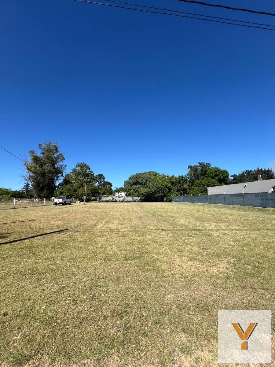 Land for Sale - 1,700 m² - La Plata
