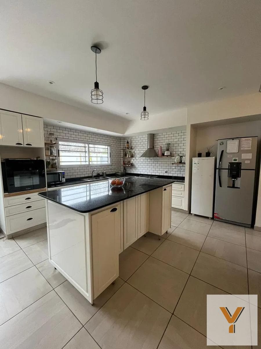 House for Sale - 4 Bedrooms, 4 Bathrooms - La Matanza
