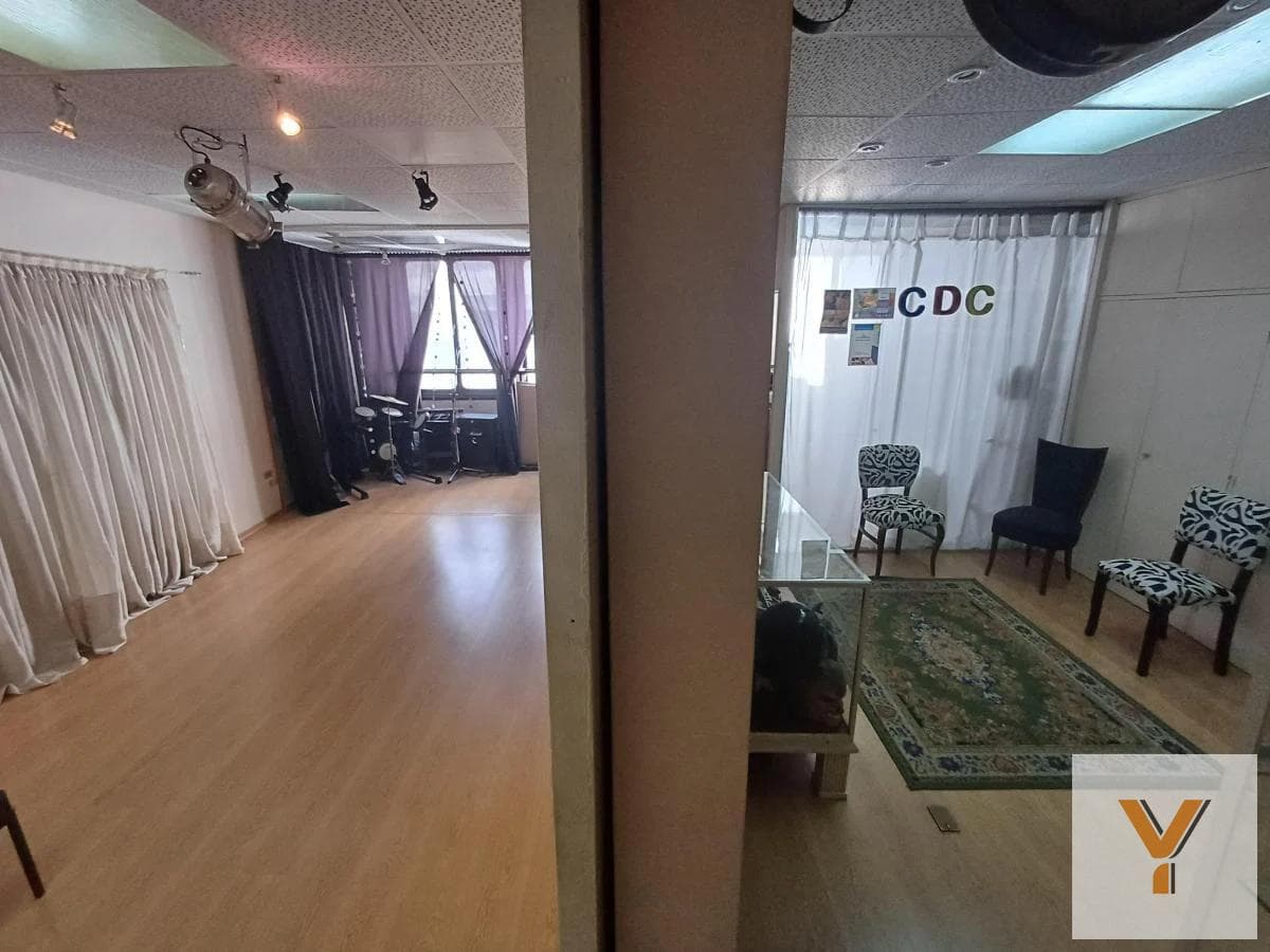 Office for Sale - 3 Rooms, 2 Bathrooms - San Nicolás