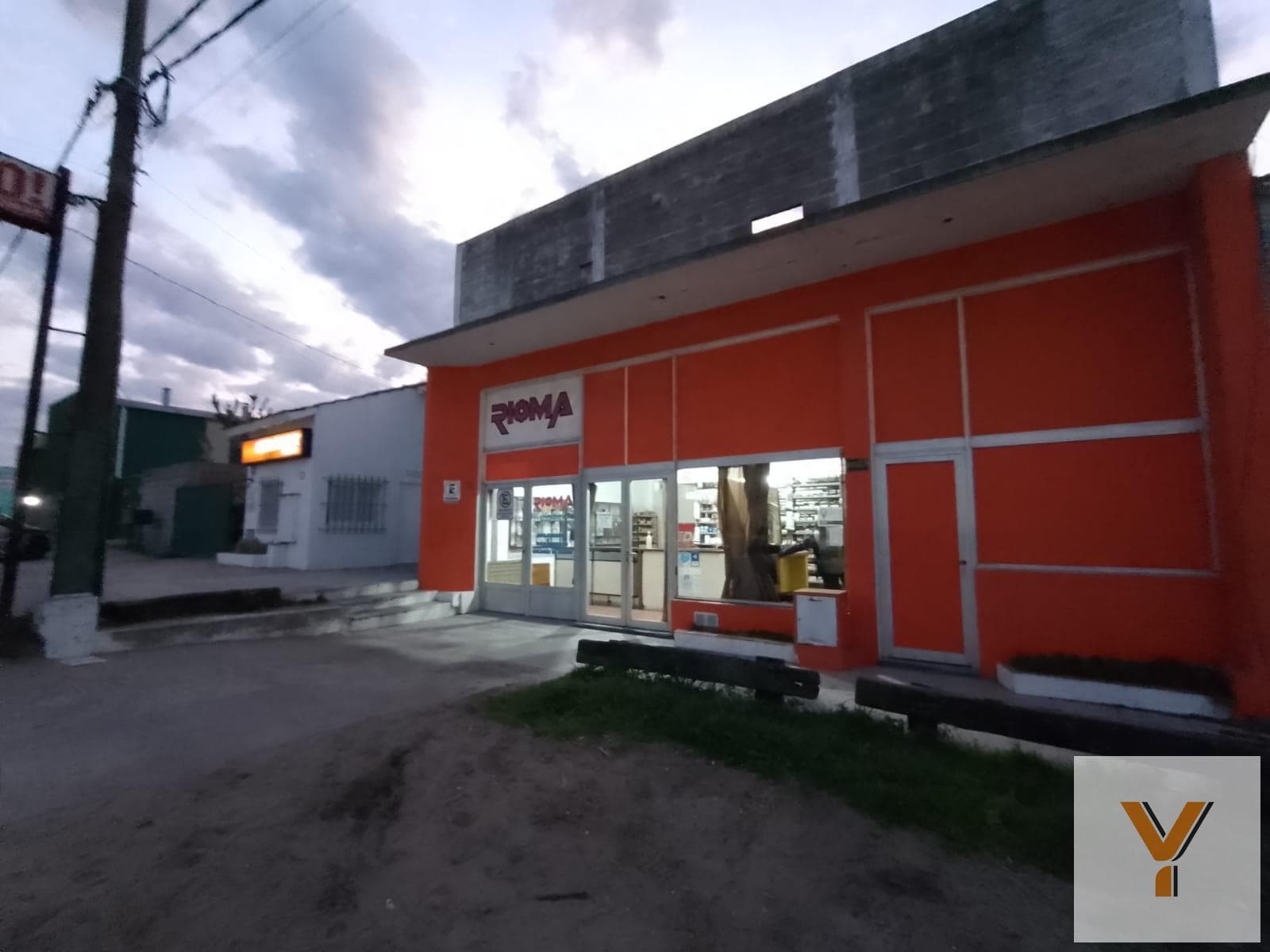 House for Sale - 1 Bedroom, 3 Bathrooms - Commercial Space - Villa Gesell