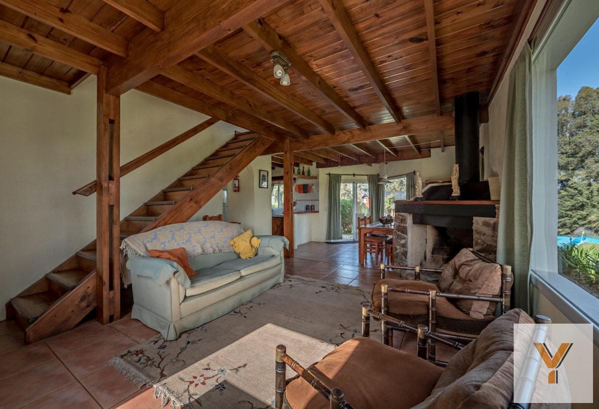 House for Sale - 3 Bedrooms, 2 Bathrooms - Sierra de los Padres