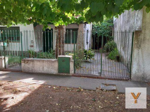 House for sale - 2 bedrooms, 1 bathroom - 400 m² - Manuel B. Gonnet, La Plata