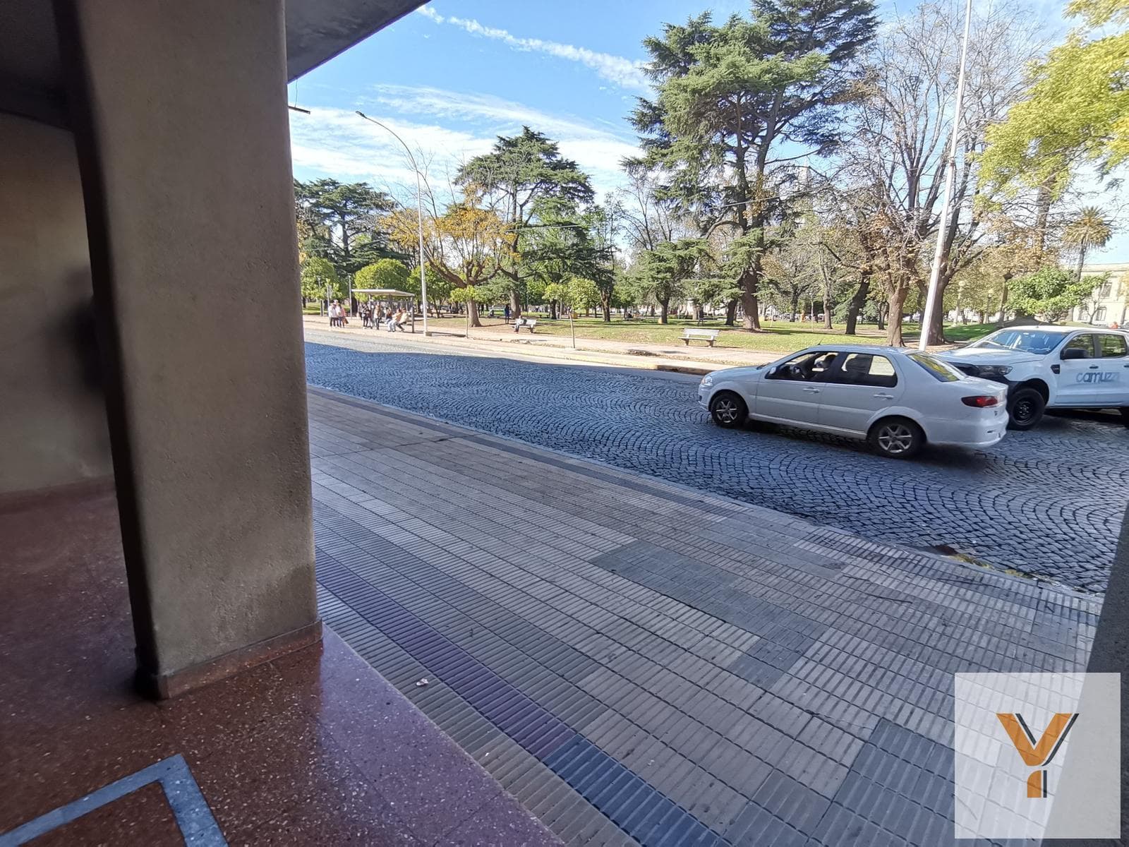 Departamento clásico 4 ambientes, impecable, 5° orientación norte, en la mejor zona de Tandil