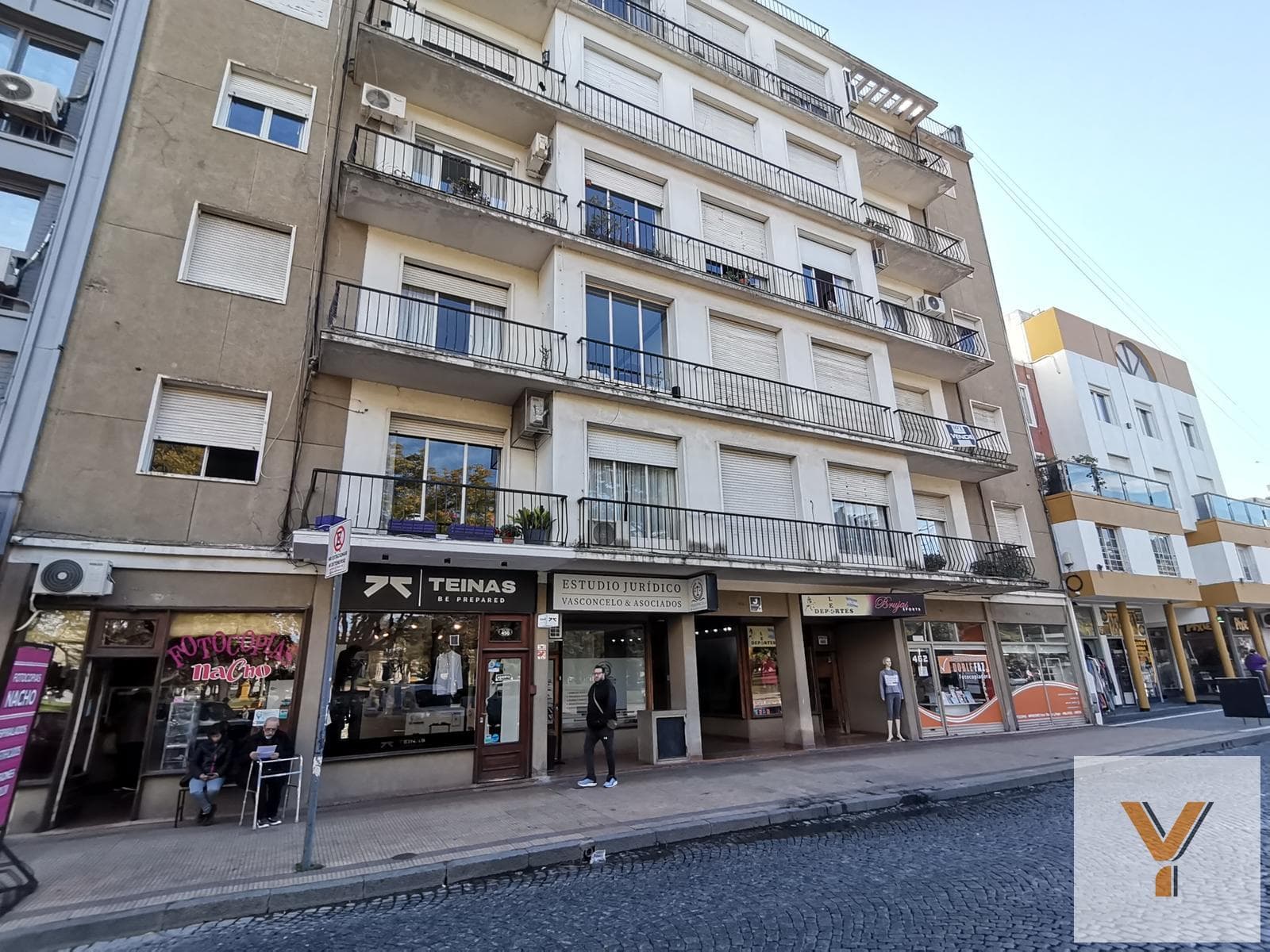 Departamento clásico 4 ambientes, impecable, 5° orientación norte, en la mejor zona de Tandil