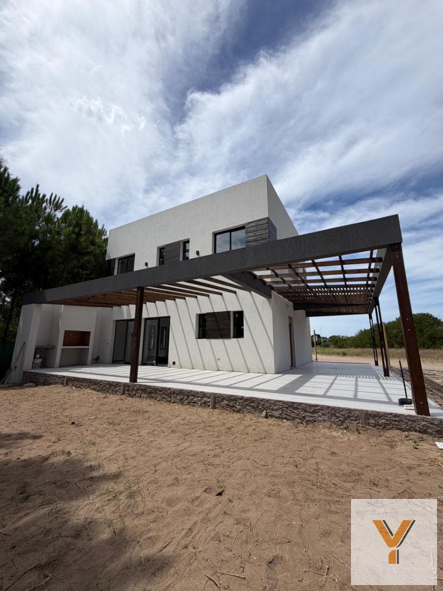 House for Sale - 3 Bedrooms, 4 Bathrooms - Pinamar